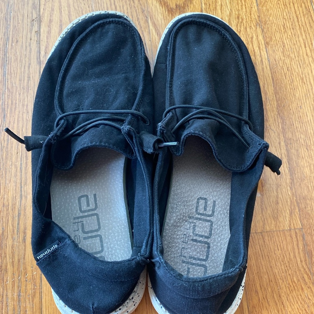 Men’s Black Hey Dudes size 10 Wendy